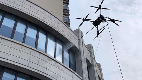 नवीनतम कंपनी समाचार के बारे में MYUAV FC30X Tethered Drone:उच्च इमारतों की सफाई अब कोई समस्या नहीं है!