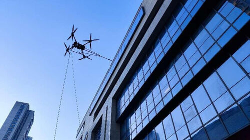 नवीनतम कंपनी समाचार के बारे में ड्रोन भवन सफाई का पहला वर्षः MYUAV FC30X सफाई ड्रोन