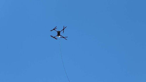नवीनतम कंपनी समाचार के बारे में MYUAV FC30S Tethered Lighting Drone बचाव अभियानों में महत्वपूर्ण भूमिका निभाता है