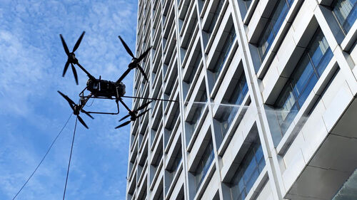 नवीनतम कंपनी समाचार के बारे में MYUAV FC30X दोहरी बंधा हुआ 120 मीटर ऊंचाई पर सफाई ड्रोन