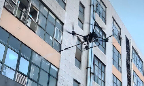 नवीनतम कंपनी समाचार के बारे में MYUAV एफसी डबल-ट्रेडेड एरियल क्लीनिंग ड्रोनः बिल्डिंग वाशिंग ऑपरेशंस का स्थिर स्टार