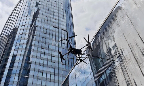 नवीनतम कंपनी समाचार के बारे में उम्र बढ़ने वाली मकड़ियों से निपटना MYUAV FC डबल-ट्रेडेड हाई एलिट्यूड क्लीनिंग ड्रोन श्रम की कमी को पूरा करते हैं